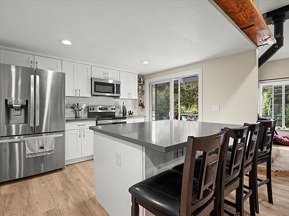 4th image of 1780 Volley Rd