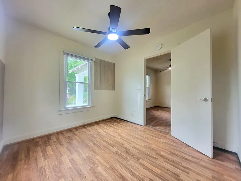 815 E Lynn St — Photo 5