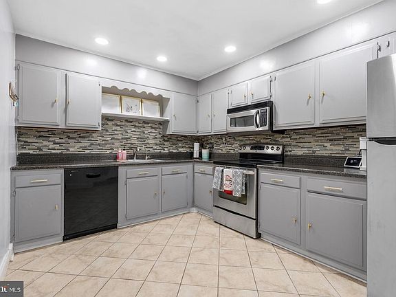 2nd image of 107 Linda Ct S