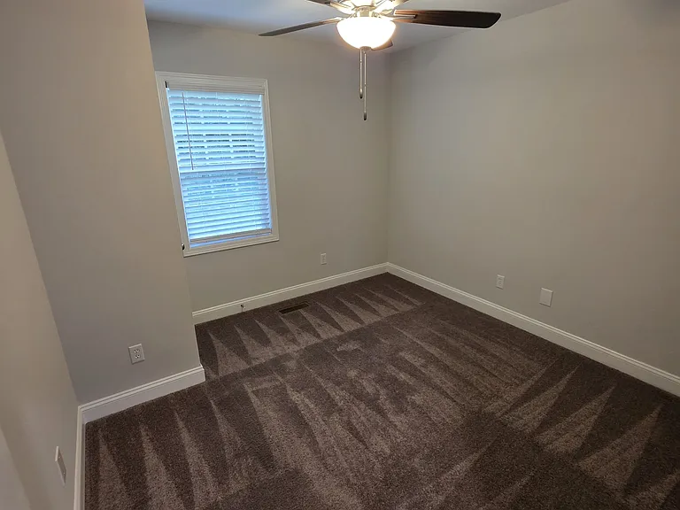 412B Pineview St #B — Photo 12