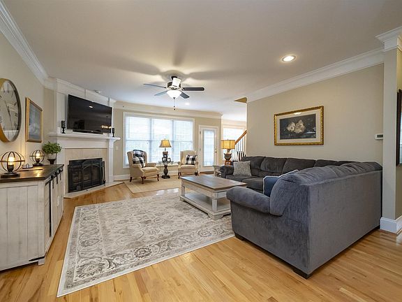 4th image of 349 Old Wood Dr