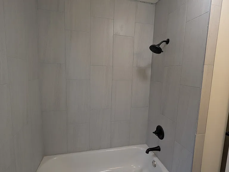 220 Oaktree Ln — Photo 5