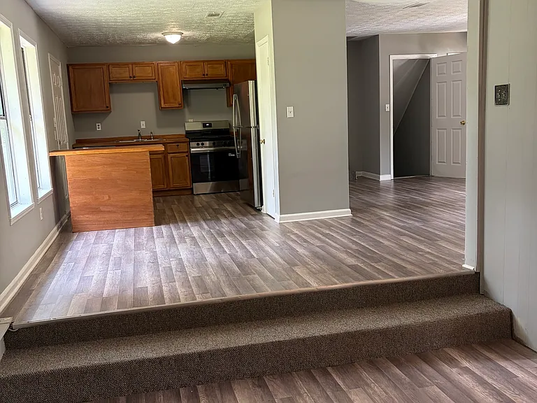 531 Carithers Rd — Photo 4