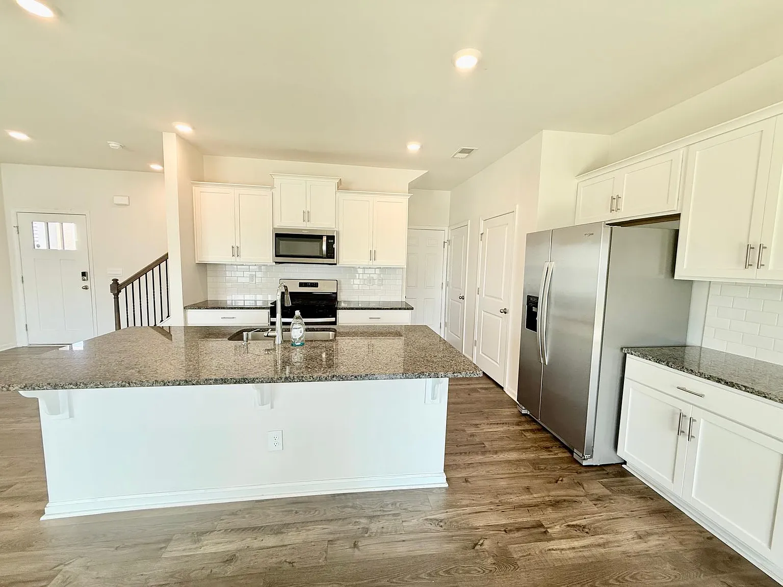 4 bed, 2.5 bath, 1976 sqft, $2,300 — Photo 4