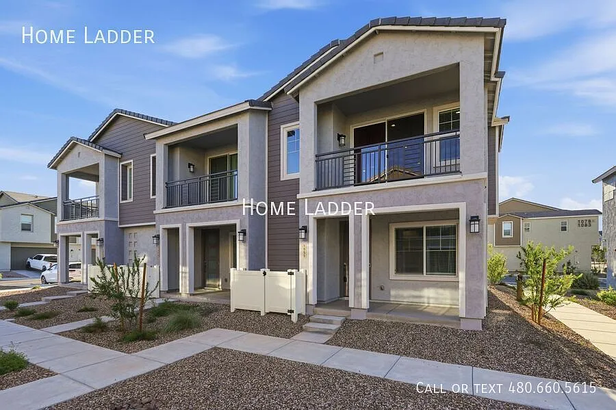 Beautiful 3 Bed Townhome Hawes Crossing Community! — Photo 2