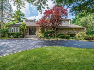 23 The Grasslands, Woodbury, NY 11797