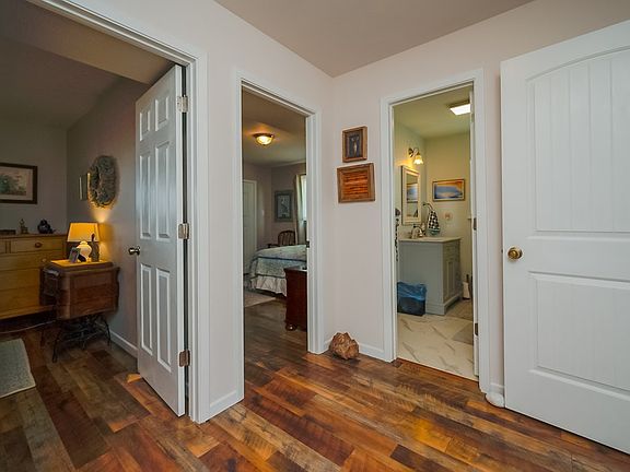 4th image of 200 Bayview Dr