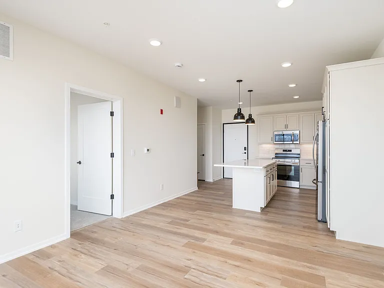 The Uptown Apartments — Photo 40