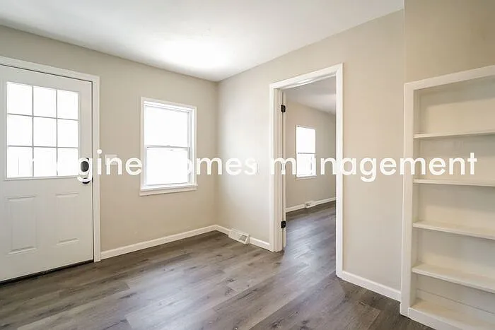 2456 Thurman Ave — Photo 3
