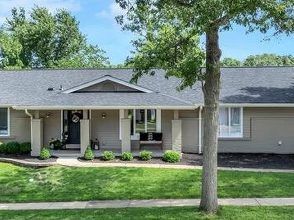 15578 Summer Lake Dr, Chesterfield, MO 63017