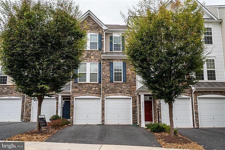 1st image of 42424 Great Heron Sq