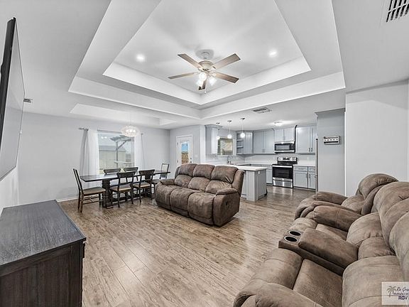 4th image of 140 Broadway Dr