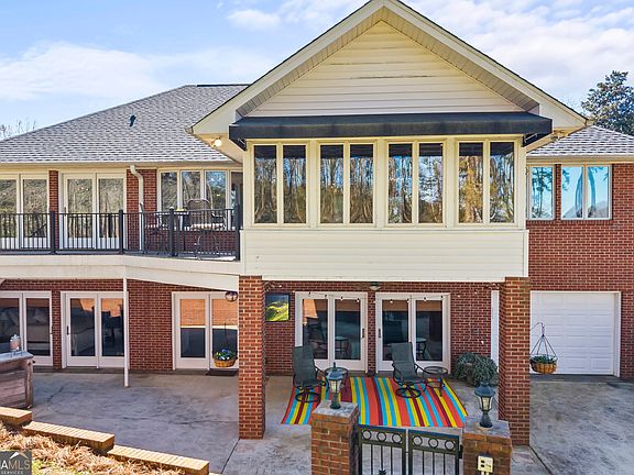 3rd image of 424 Capri Point