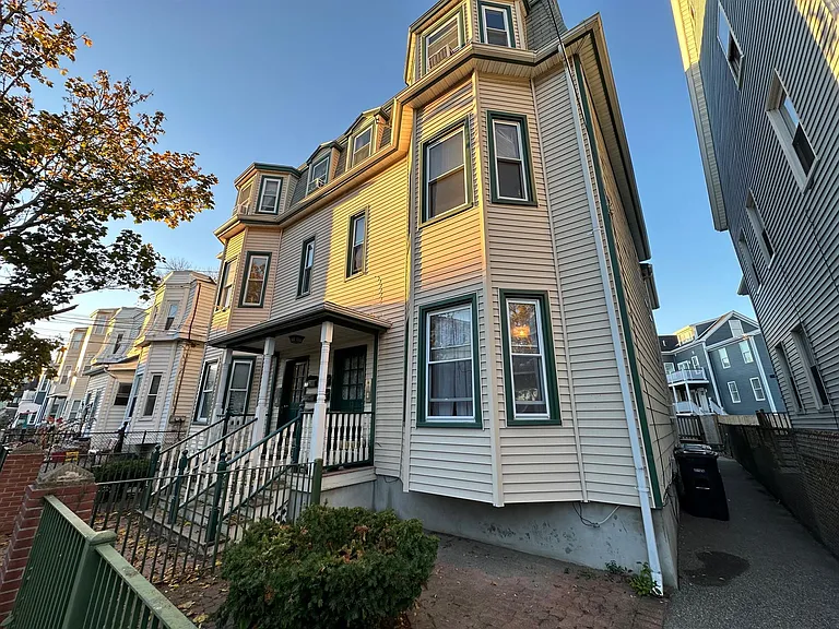 15 Concord Ave #2 — Photo 8