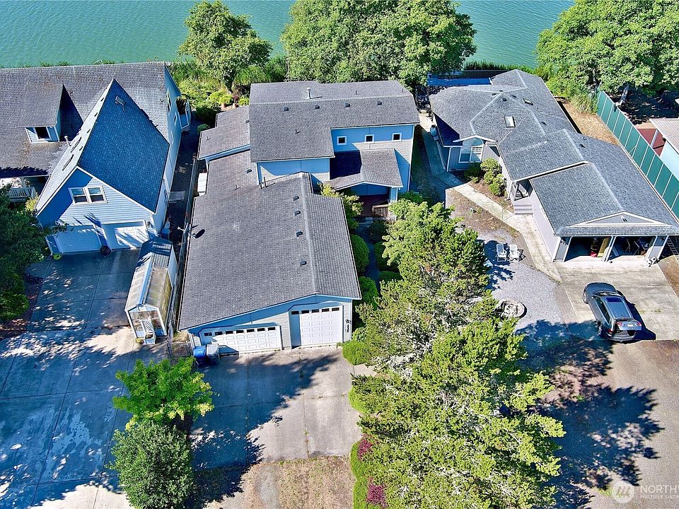 1st image of 681 Lake Island Avenue SE