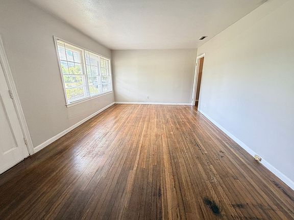 3rd image of 1308 W Alden Ave