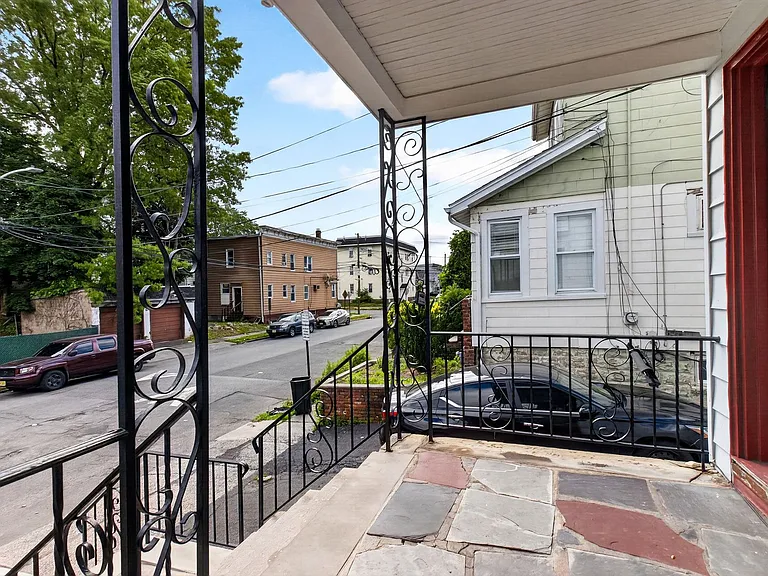 49 Welland Ave — Photo 5