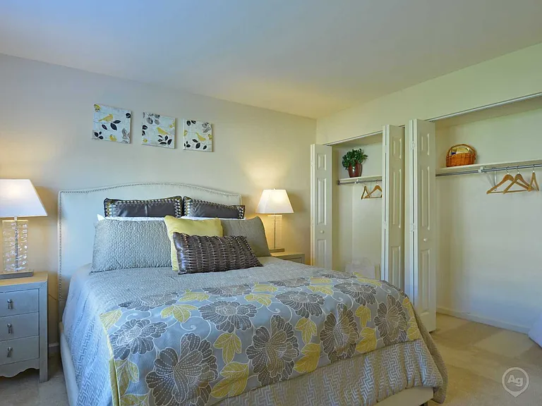 Valley Stream Village Apartments — Photo 20