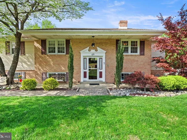 69 Christopher Dr, Holland, PA 18966