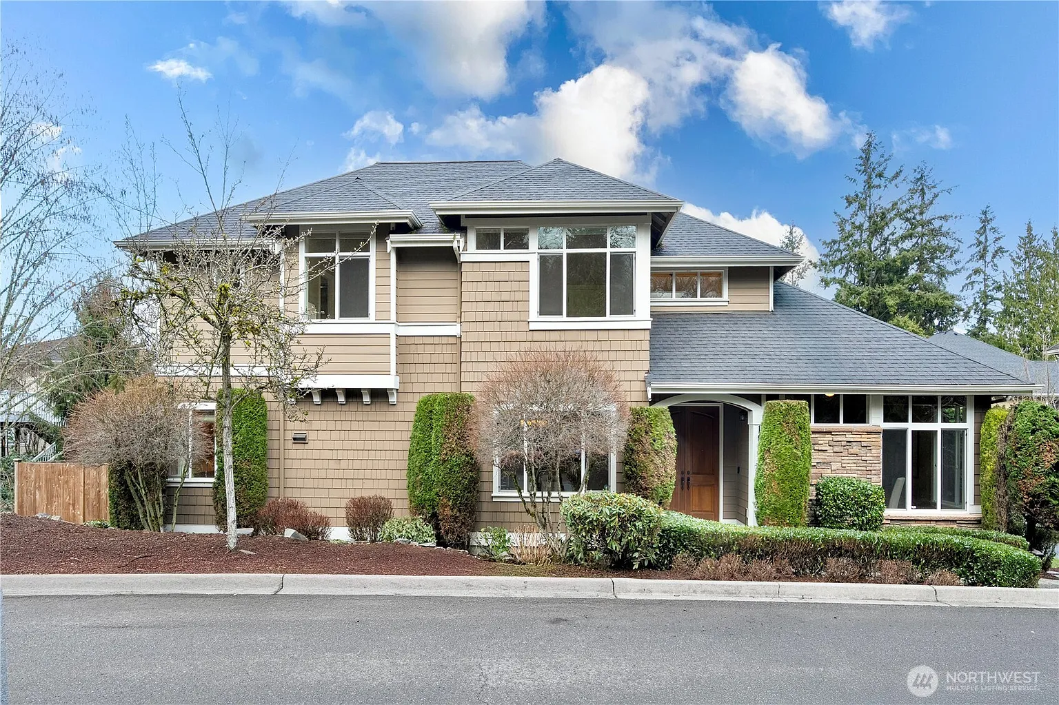 16022 SE 45th PL photo 1