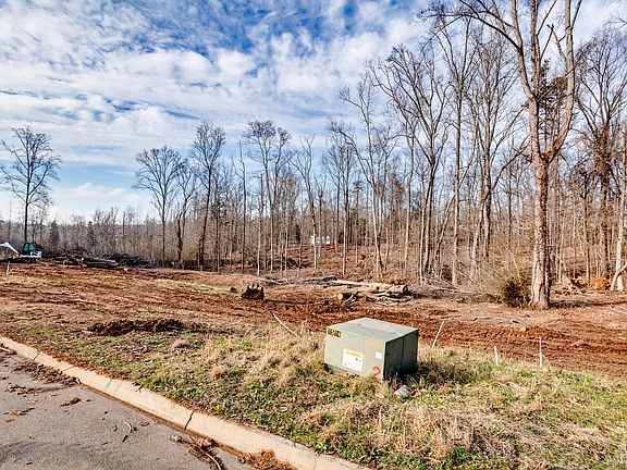 3rd image of 406 Robinson Dr Lot 6