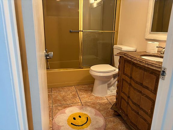 5th image of 2615 NE 3RD Court #402