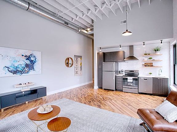 5th image of 2570 Farnam St APT 302