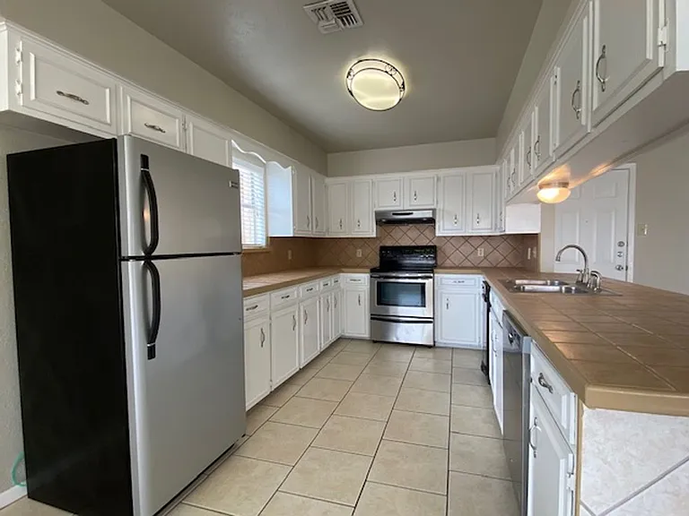 14126 Atascadera Ave — Photo 4
