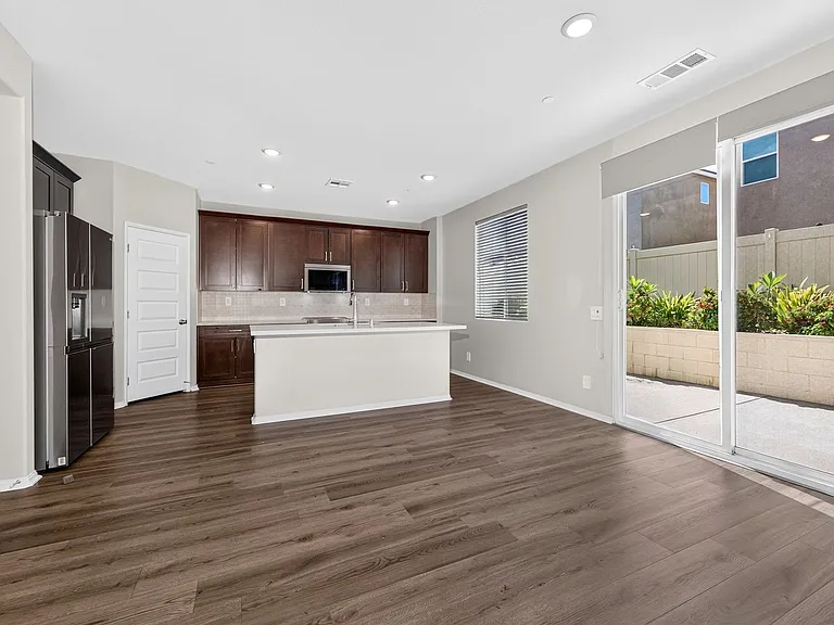 1037 Yuzu Way — Photo 6