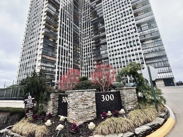 300 Winston Dr APT 2412, Cliffside Park, NJ 07010