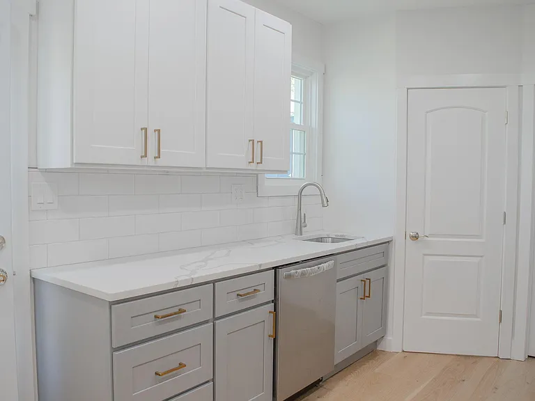 14 Brown Ave — Photo 5