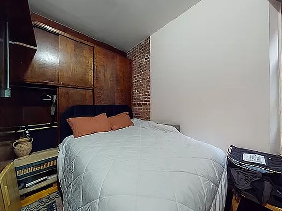 2nd image of 235 W 18th St APT 1FW