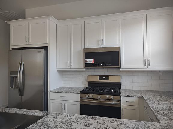 4th image of 172 E Birchwood Pl