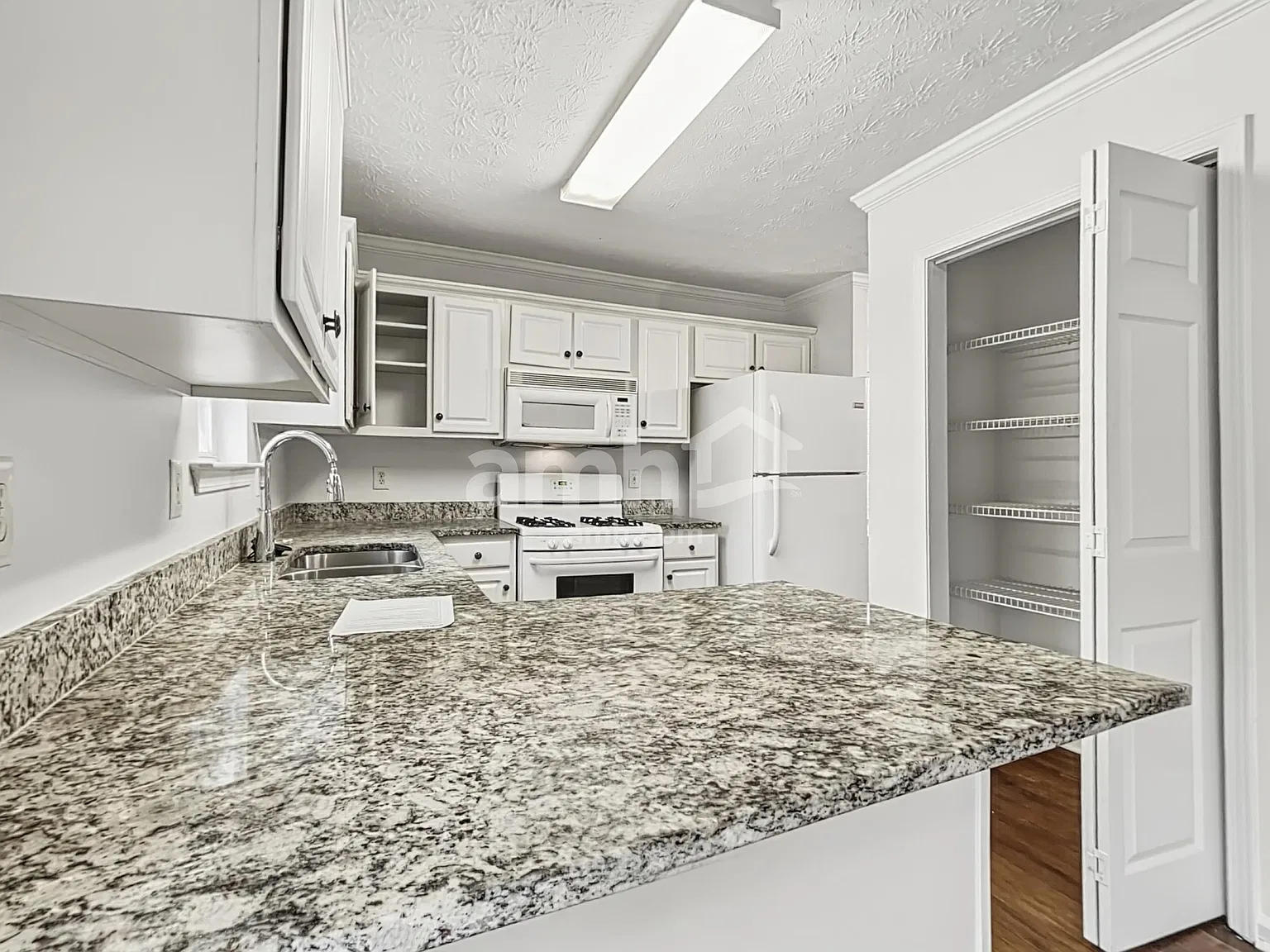 4 bed, 2.5 bath, 2198 sqft, $2,485 — Photo 3