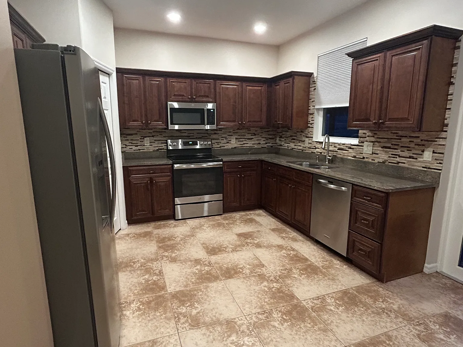 4 bed, 2.5 bath, 1830 sqft, $2,900 — Photo 3