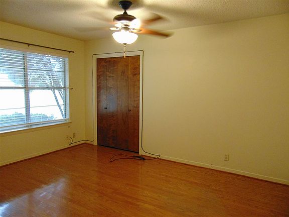 2nd image of 257 Meadowlakes Dr