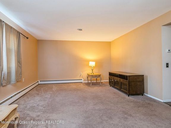 5th image of 14 Bahamia Dr
