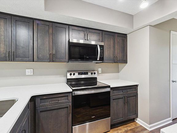 4th image of 2713 Summer Dr