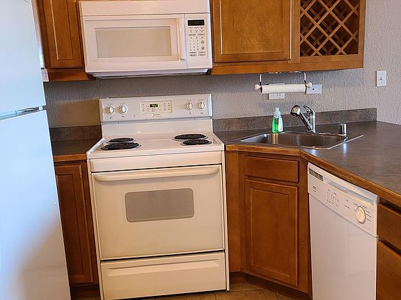 4th image of 909 Logan St APT 10B