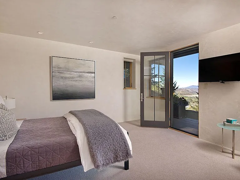 991 Moore Dr — Photo 24