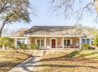 1004 Willowcreek Rd, Cleburne, TX 76033