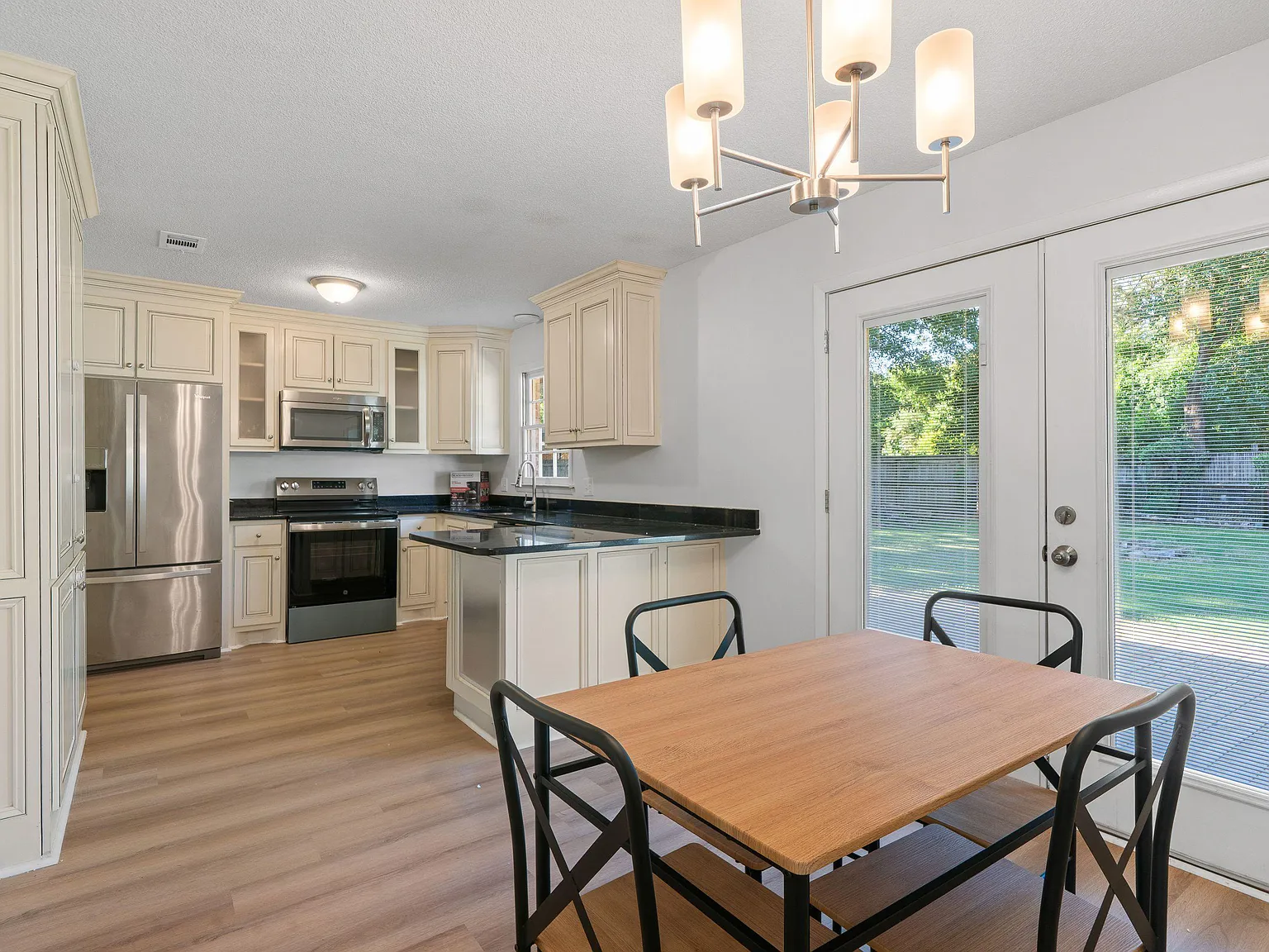 4 bed, 2.0 bath, 1308 sqft, $724 — Photo 3