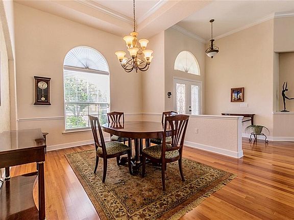 5th image of 445 Terranova St