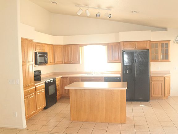 4th image of 2743 Raven Dr