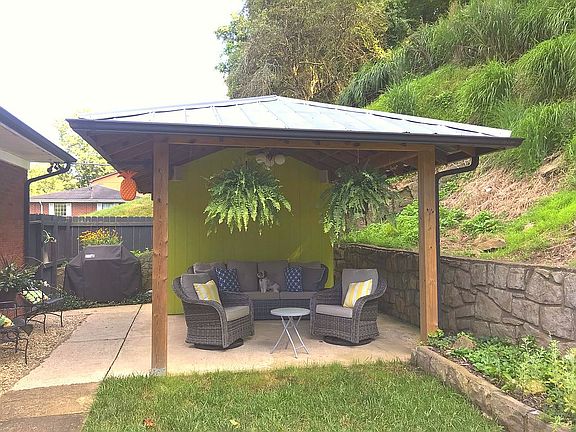 4th image of 1108 Montrose Dr