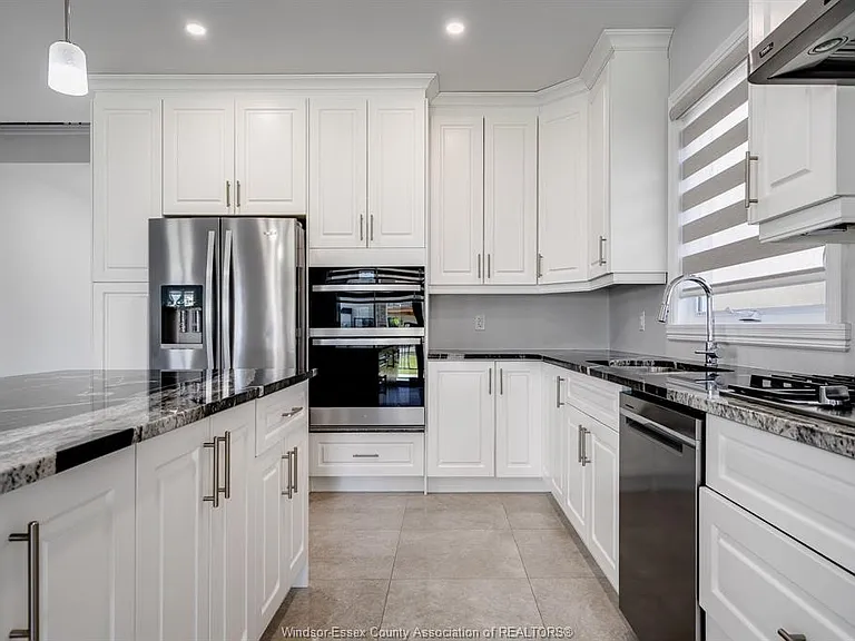 210 Cowan Ct — Photo 6