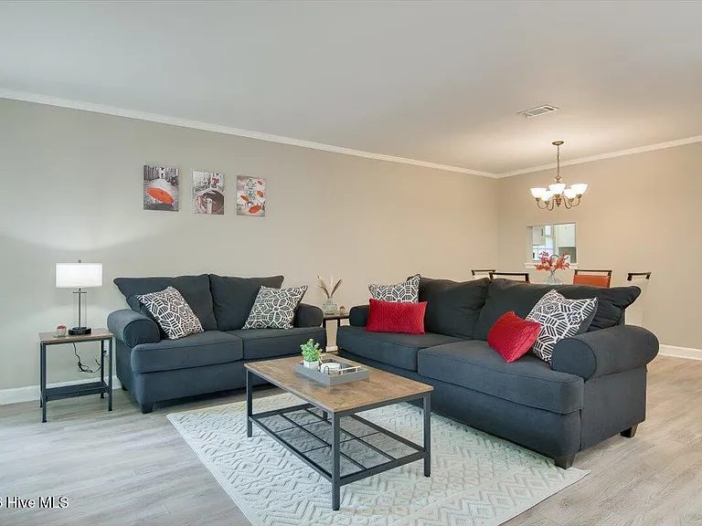 705 Beacon Hill Ln — Photo 4