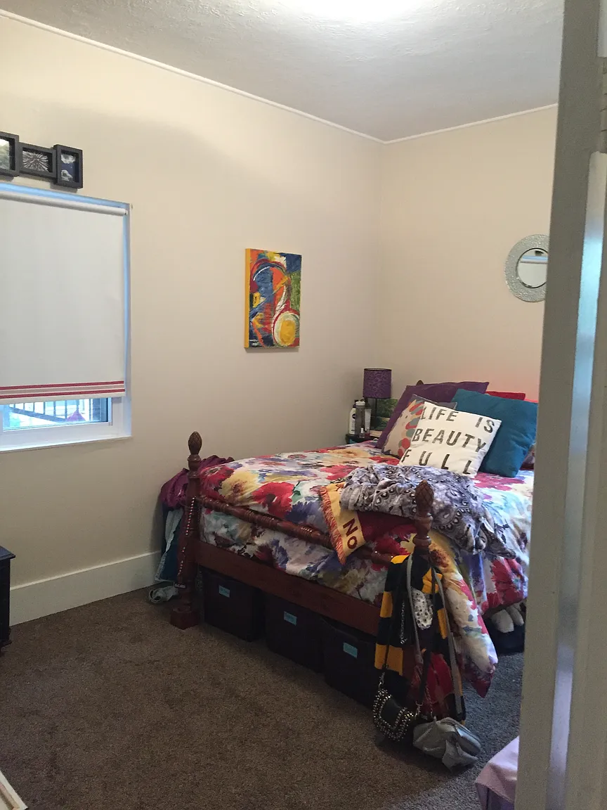 5523 Howe St photo 1