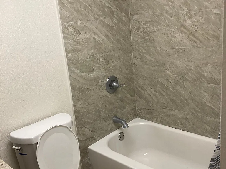 1066 Green St #300 — Photo 5