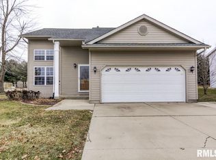 310 Wintergreen Dr, Chatham, IL 62629